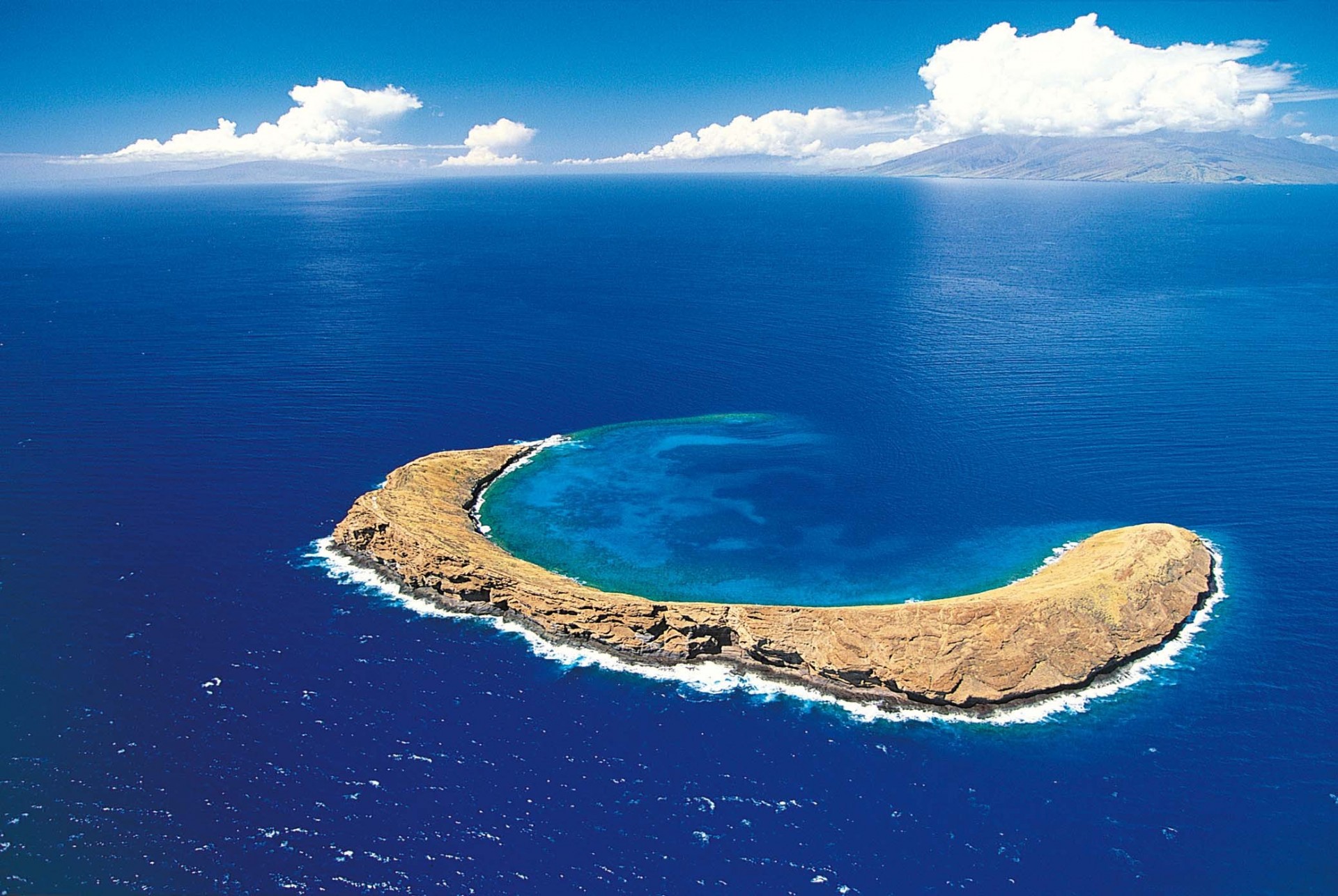 île bleu mer nuages