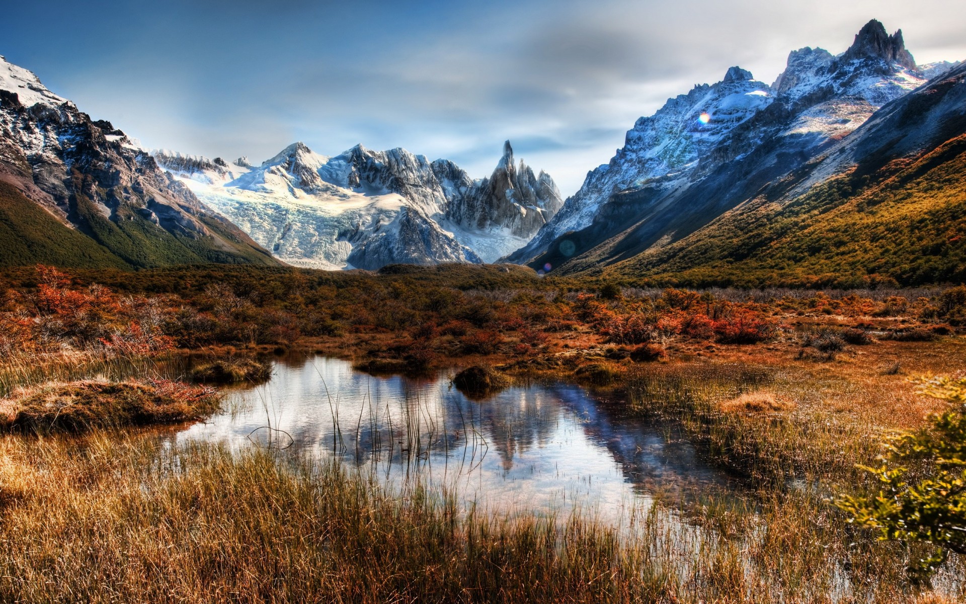 montagnes herbe flaque d eau hdr