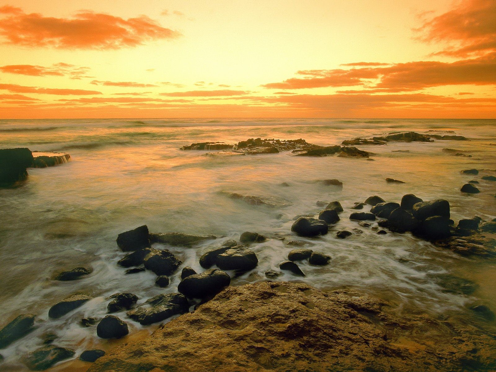 pietre riva mare acqua nuvole tramonto