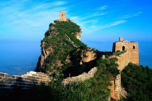 Час великой китайской стены в зелени