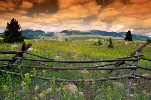 View of the old fence and hills, view of hills and clouds, view of mountains