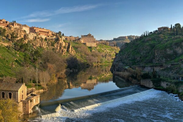 The house at the rect with a dam