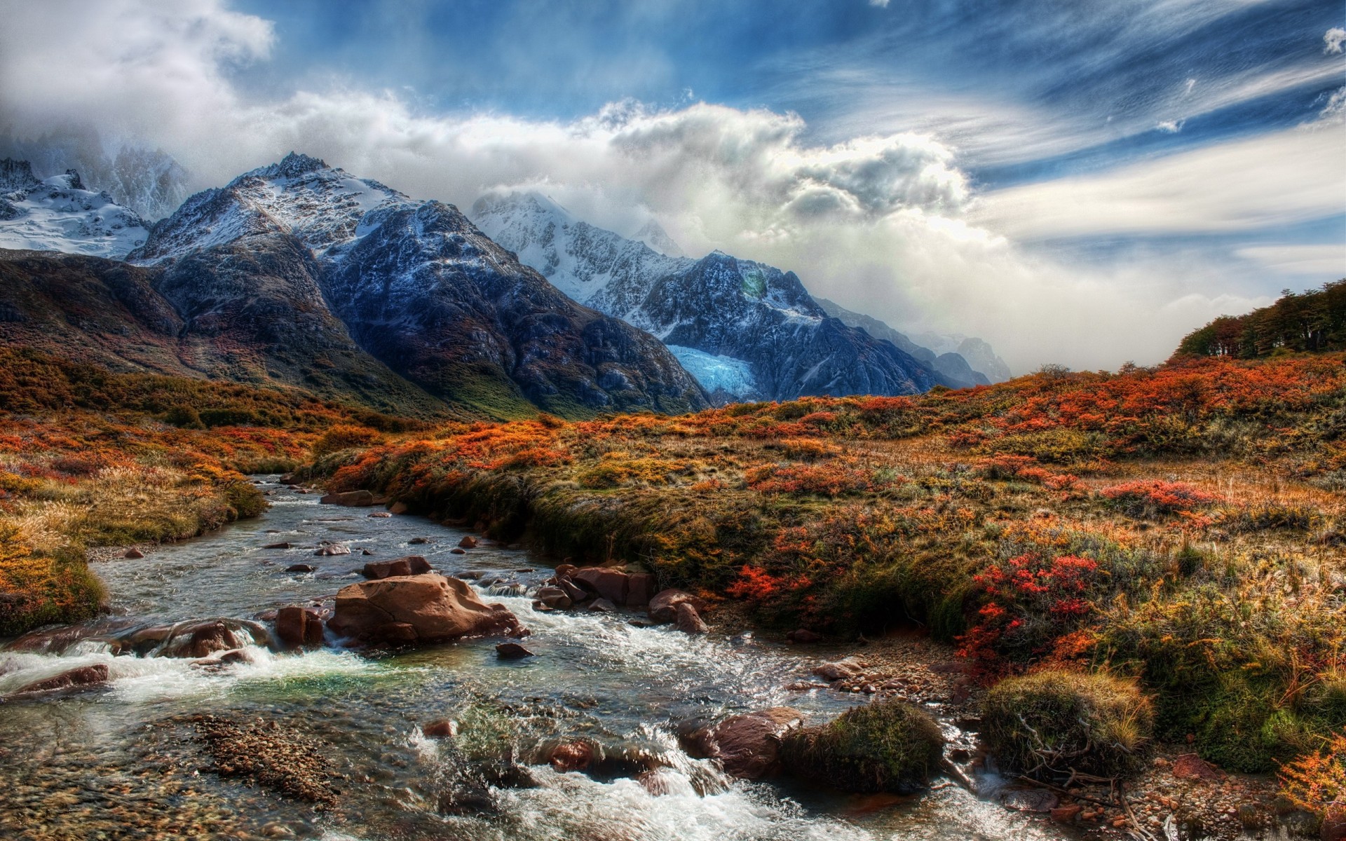 montañas río nubes cielo