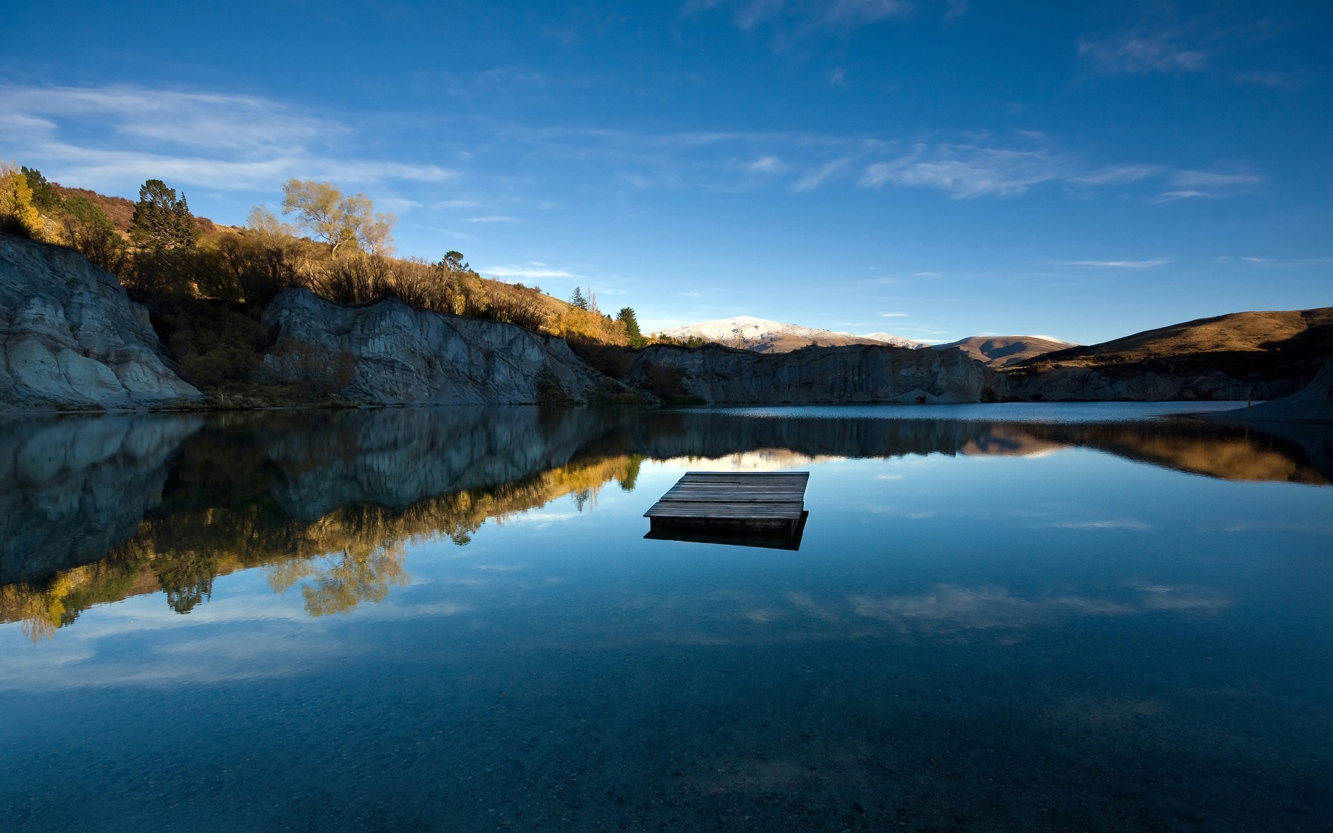 blue lake wharf nuova zelanda lago chiarezza cristallina cielo increspature sull acqua