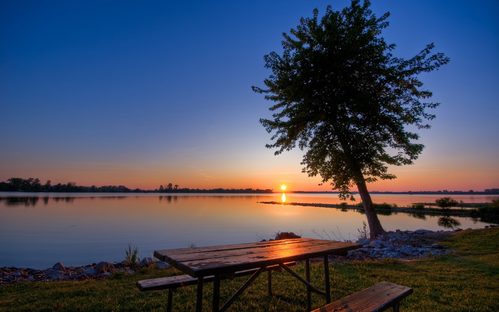 lago puesta de sol madera mesa