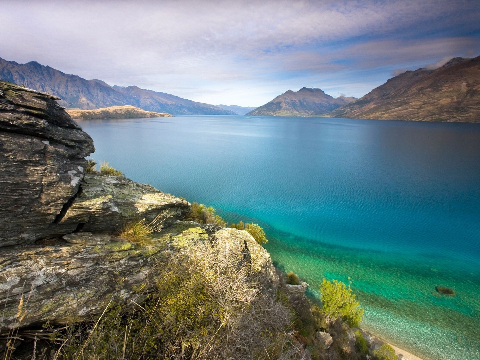 lac montagnes eau