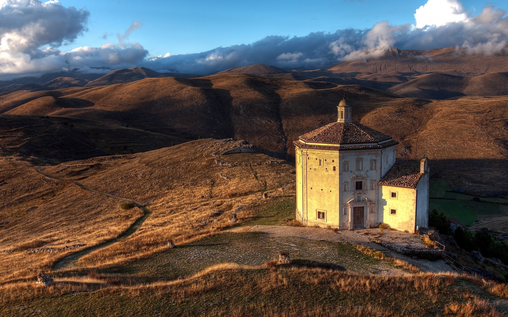 church italy abruzzo hill