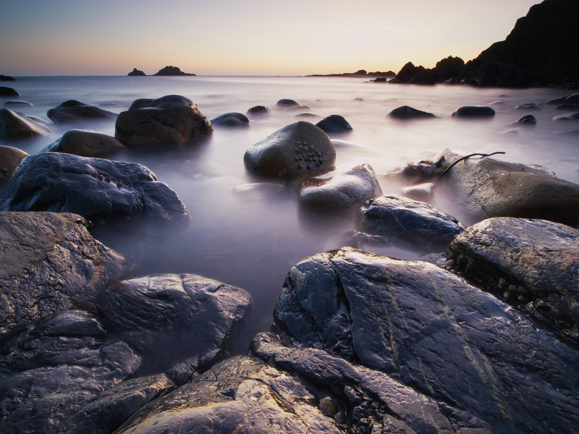 piedras costa agua