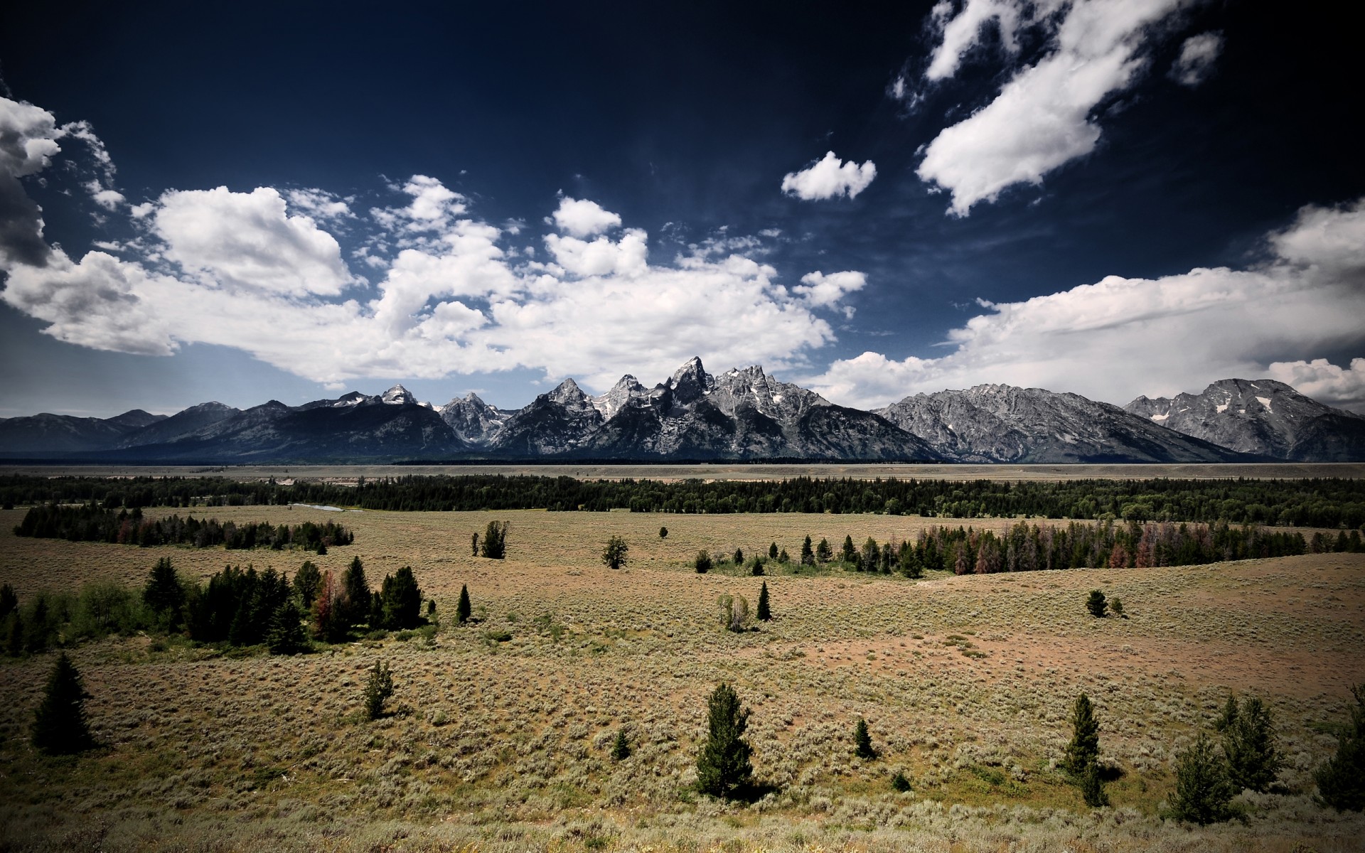 chmury góry skaliste niebo wyoming