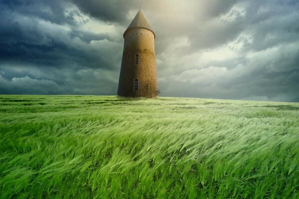 Torre campo nubes hierba