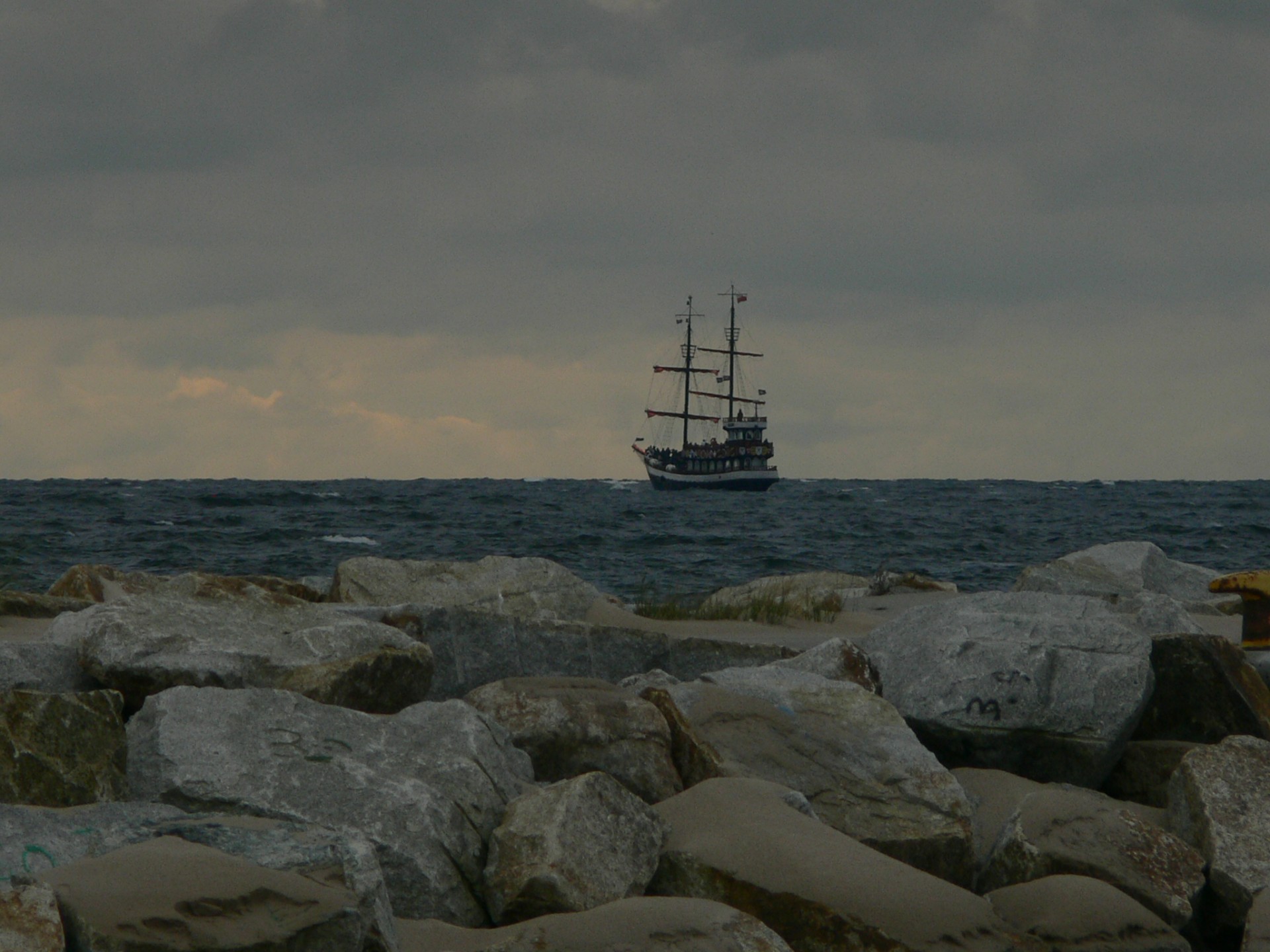 bateau pierres mer eau