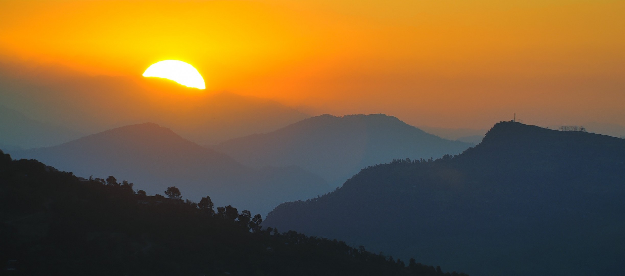 sol montañas mañana