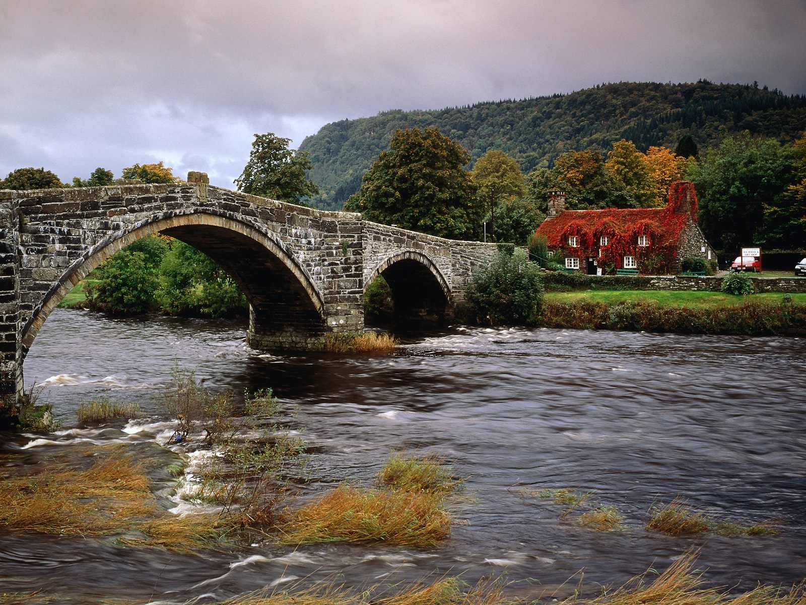 puente río casa