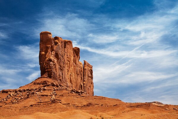 Der Felsen in der arizona-Wüste und der Himmel