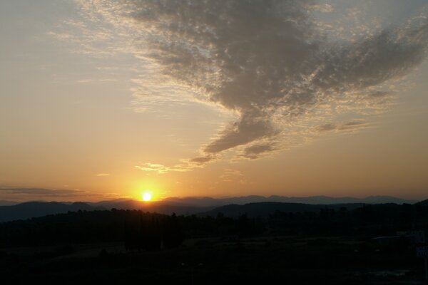 Amanecer mágico en las montañas