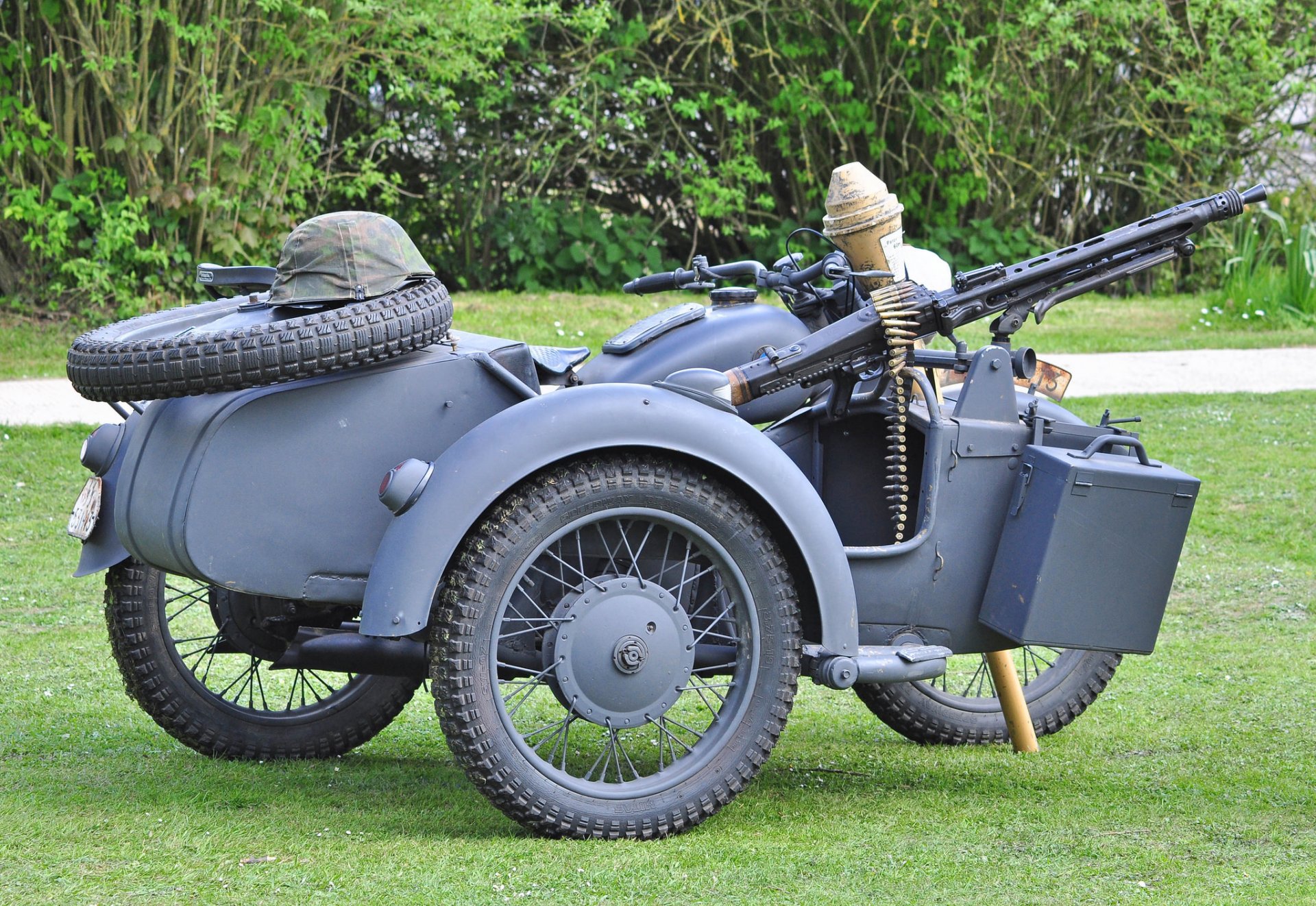 bmw-r71 bike on arms germany army period second world war mg 42 faustpatron