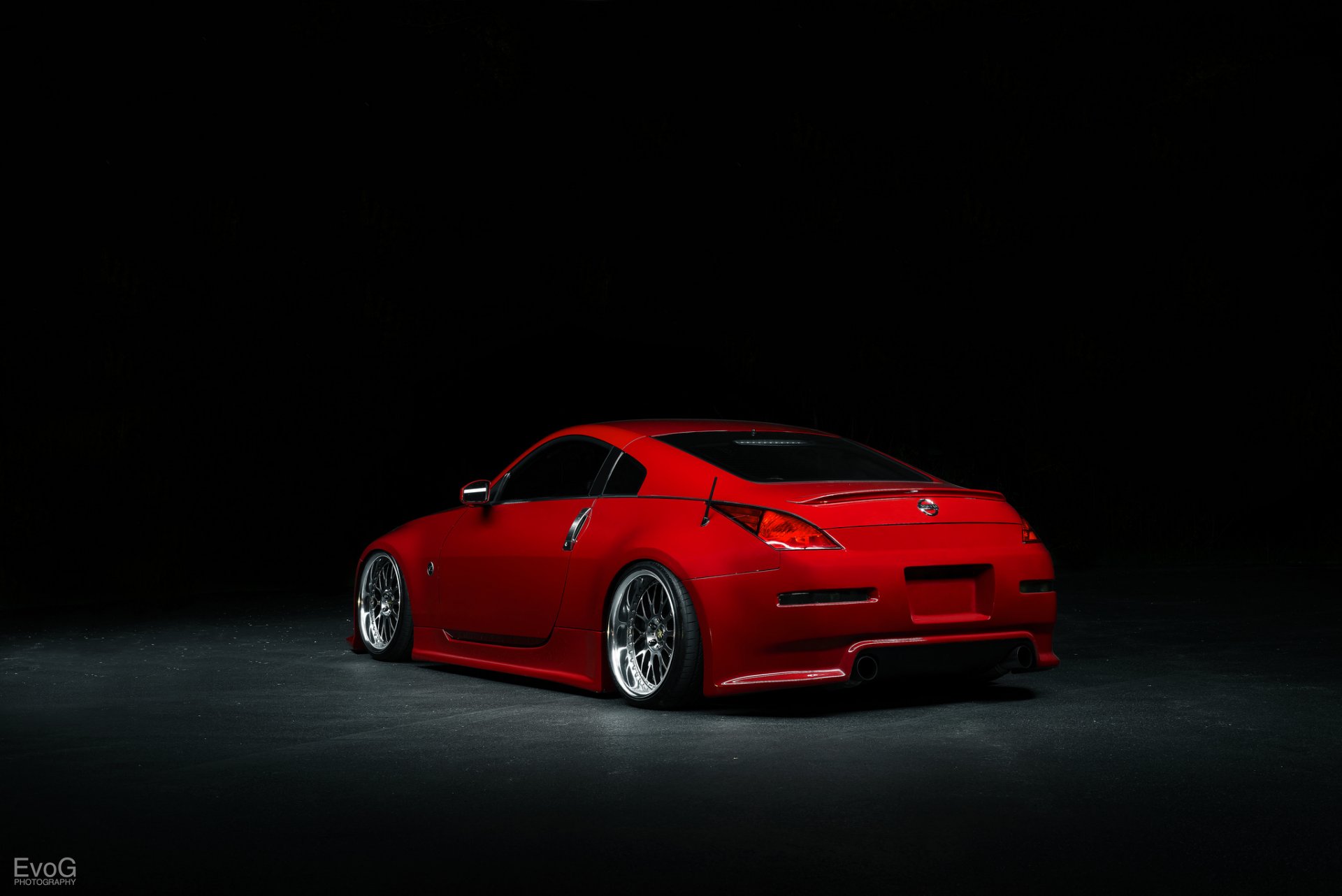 nissan 350z rouges arrière