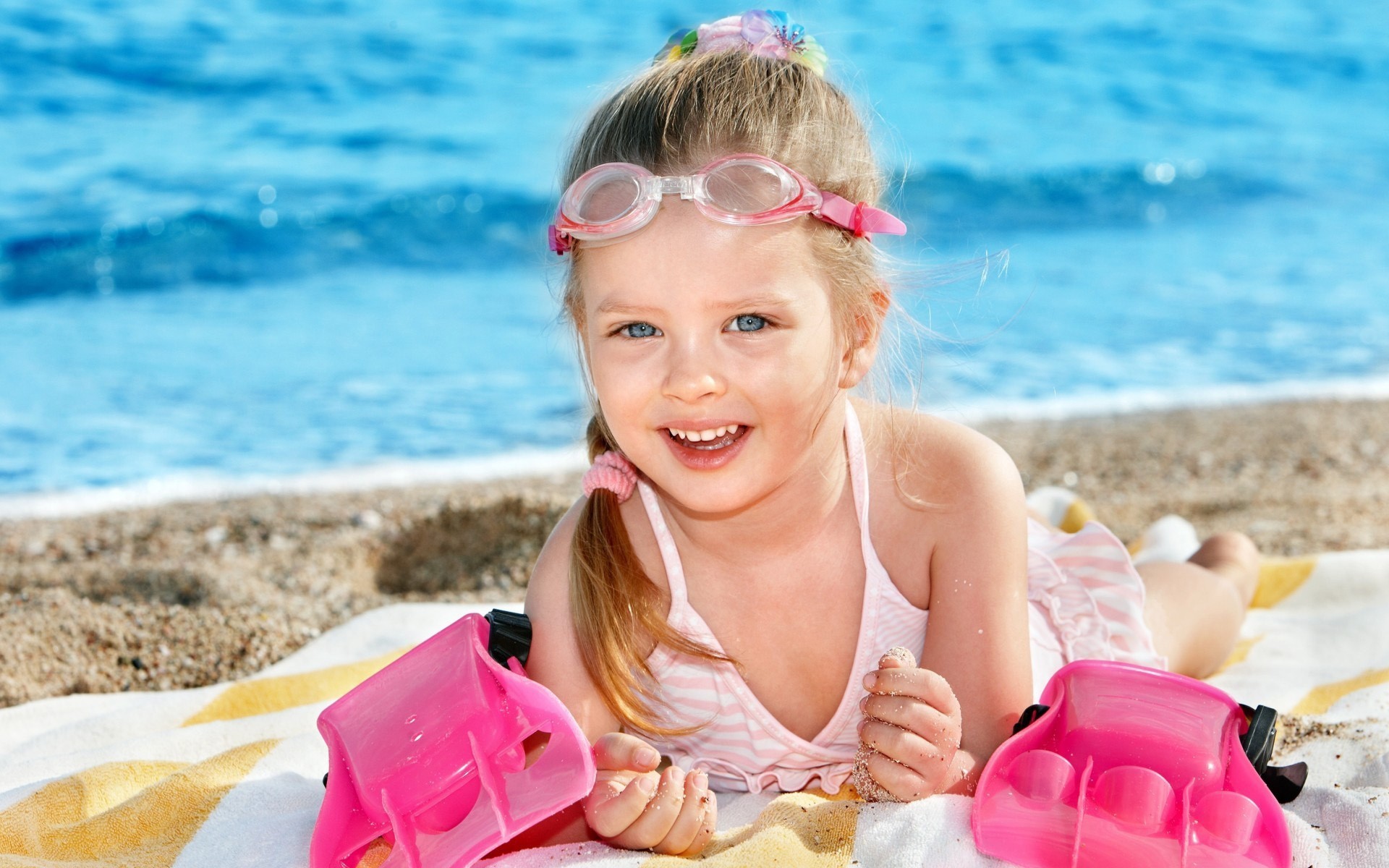 pinne mare spiaggia ragazza