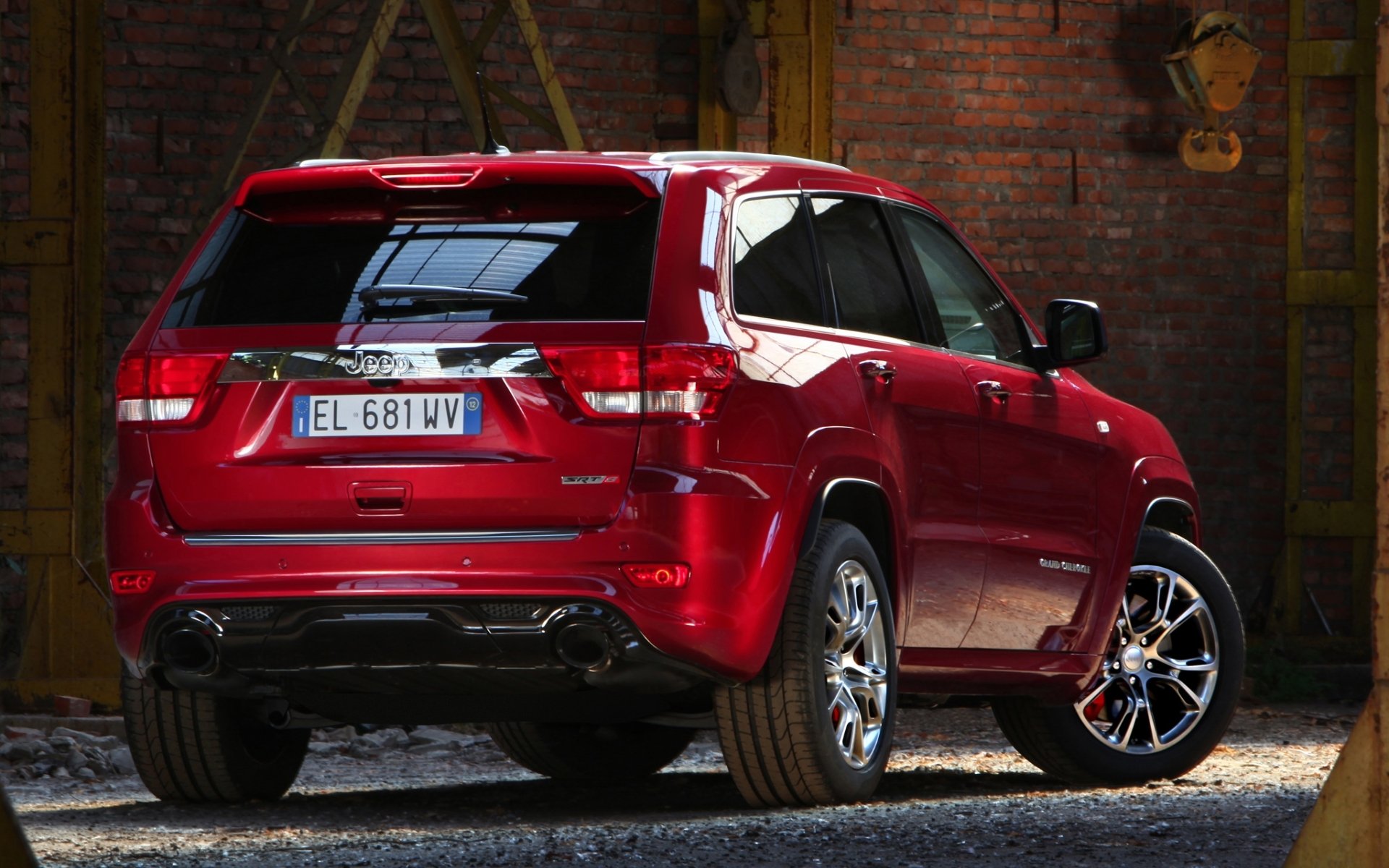 jeep grand cherokee srt8 grand cherokee srt8 rouge vue arrière