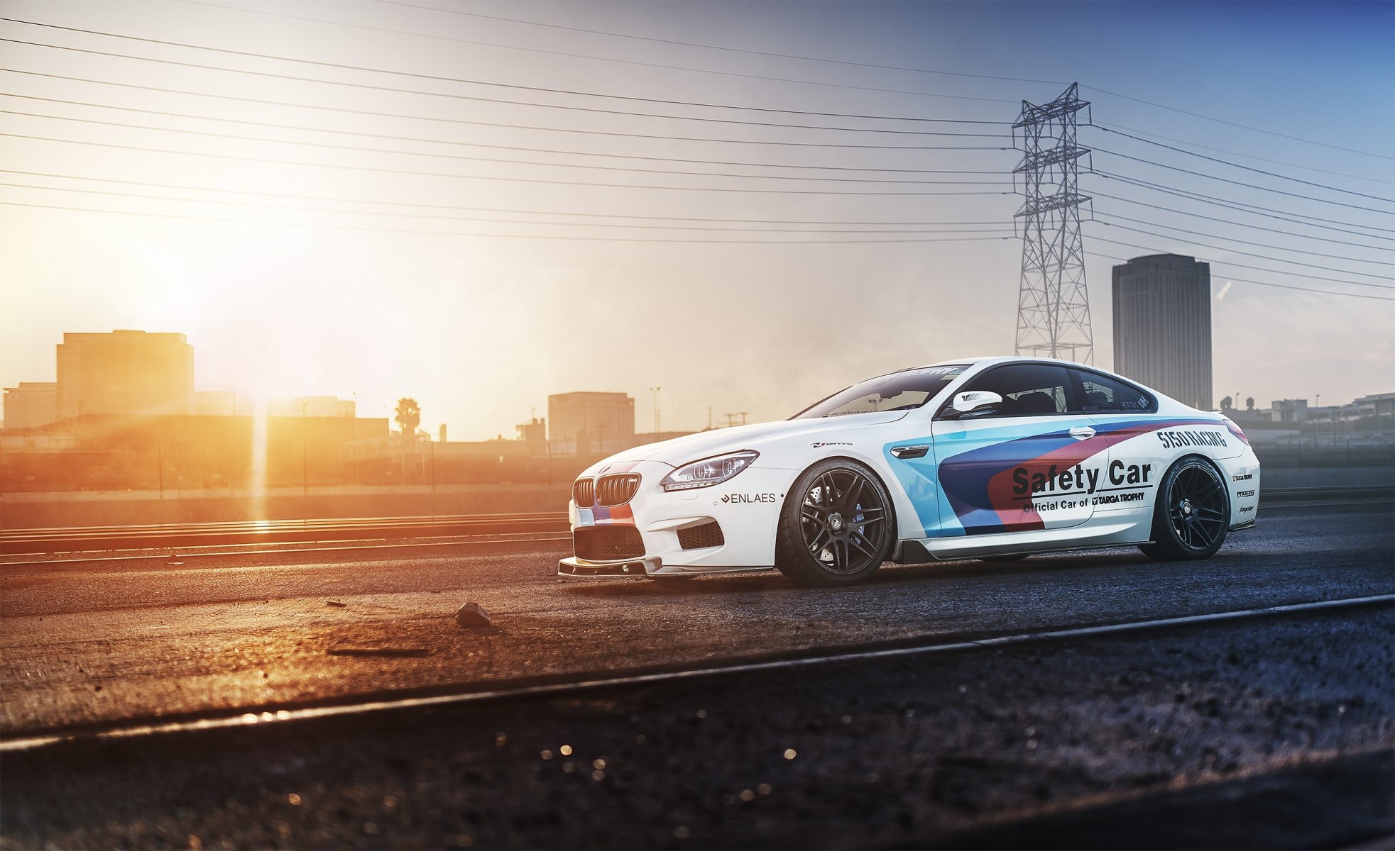 bmw m6 bianco bmw vista laterale ferrovia tramonto