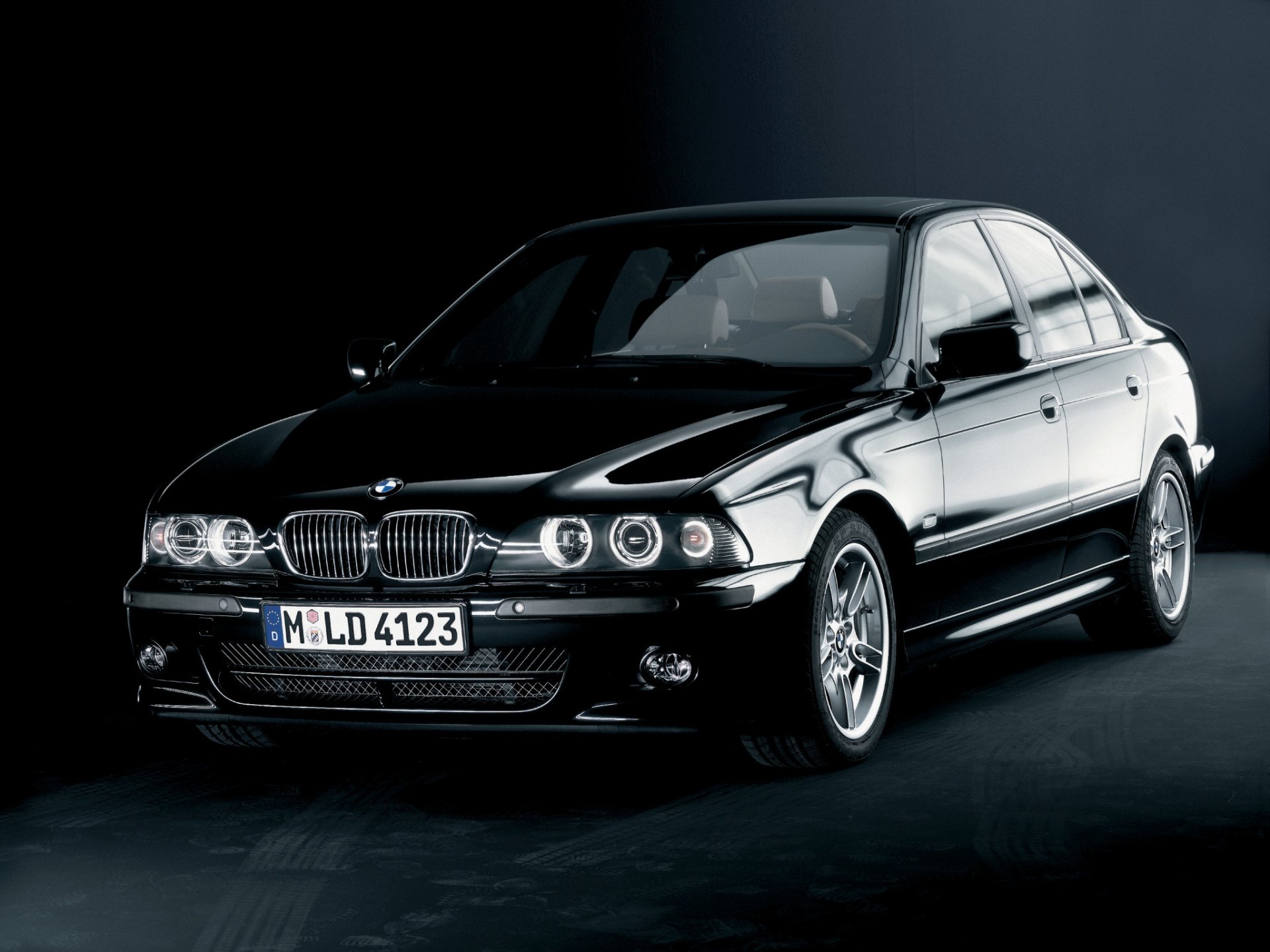 bmw seria 5 e39 high line sport czarny samochód sedan