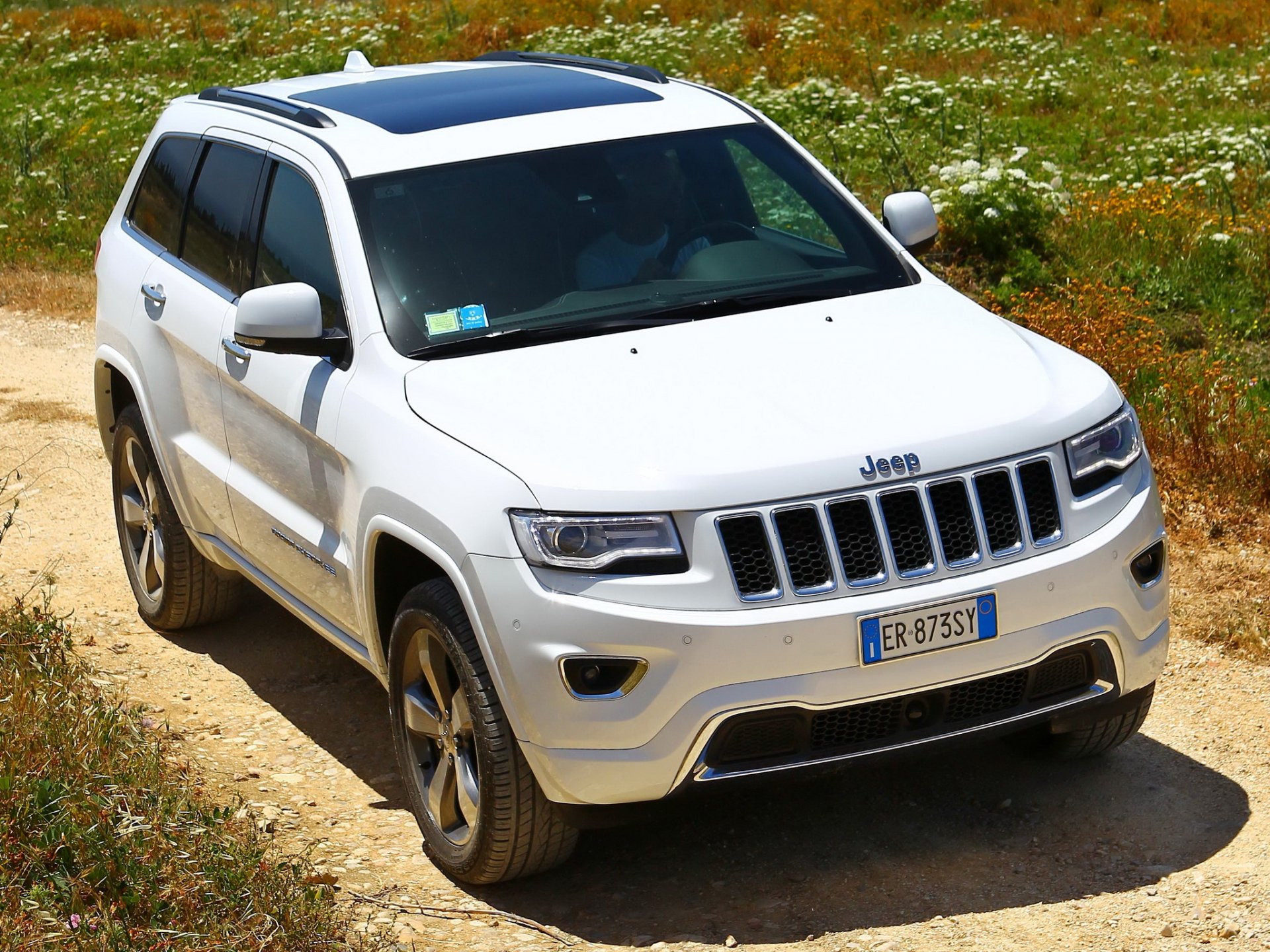 джип grand cherokee overland передок машина белый