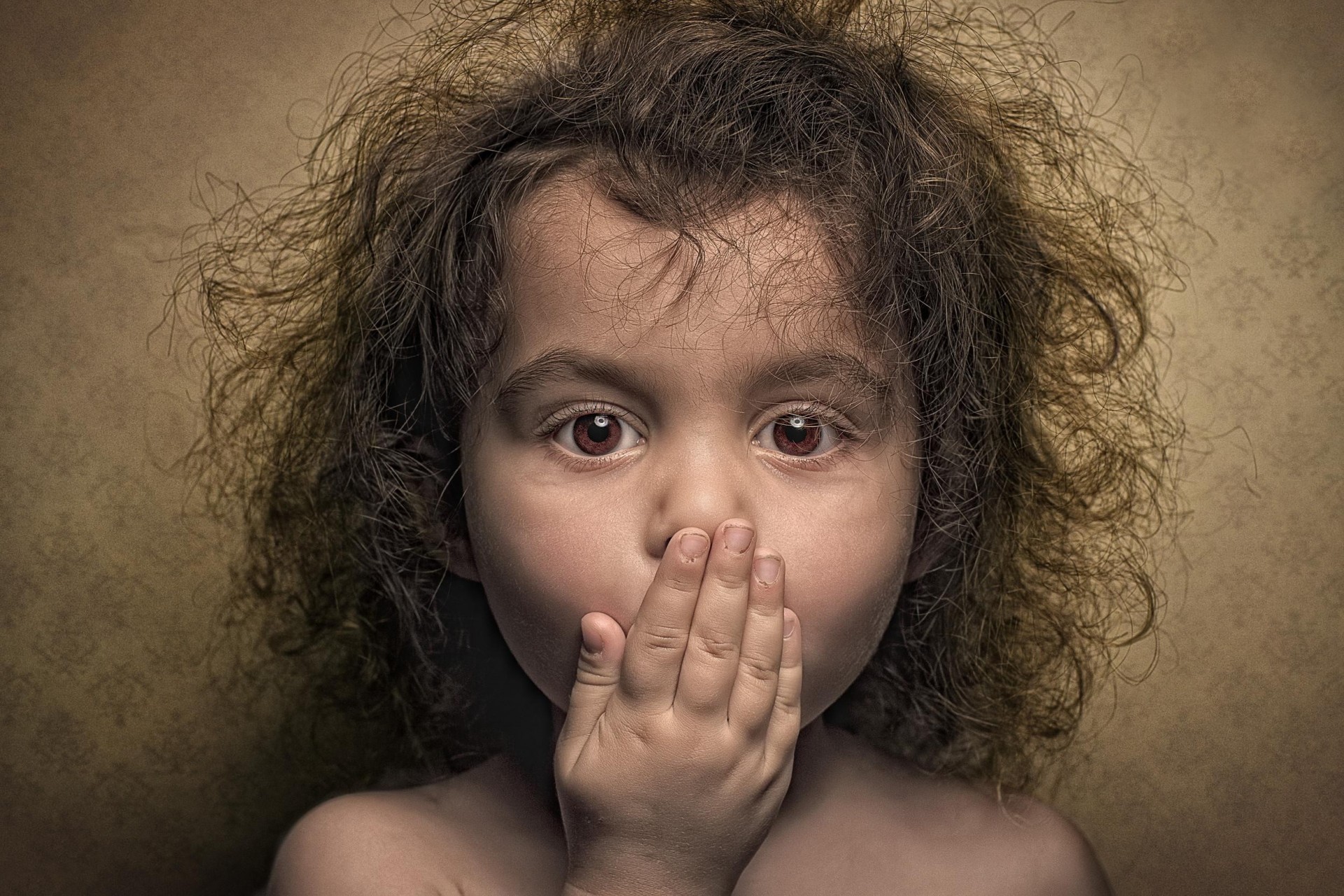 curls surprised girl portrait