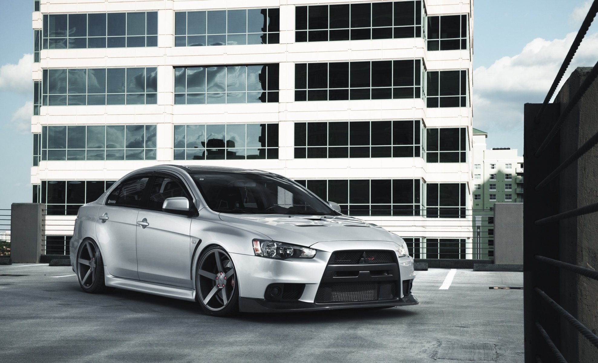 mitsubishi berufe evolution x silber vorne mitsubishi lancer evolutionär silber gebäude