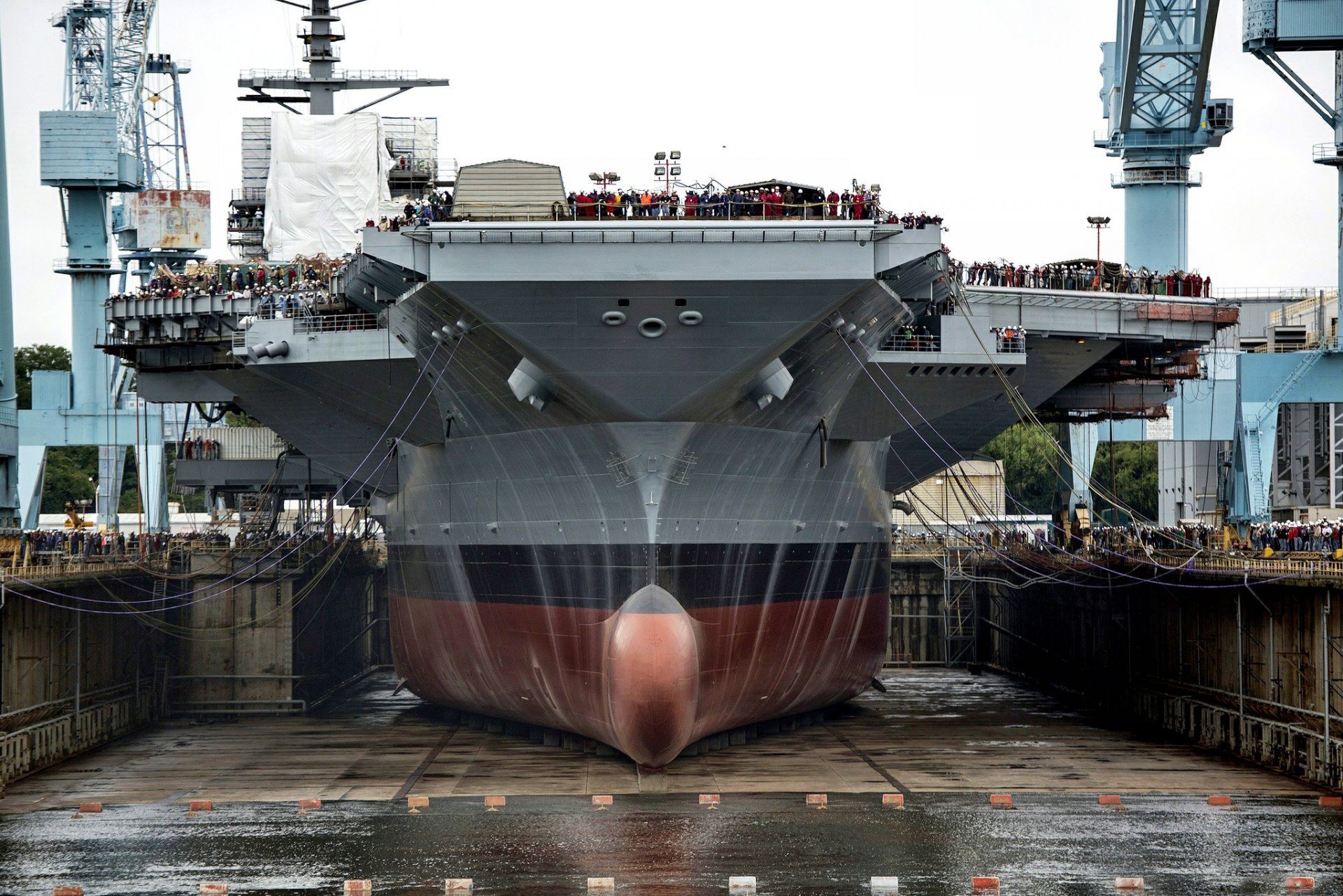 nave buque portaaviones comando casco tamaño cubierta muelle