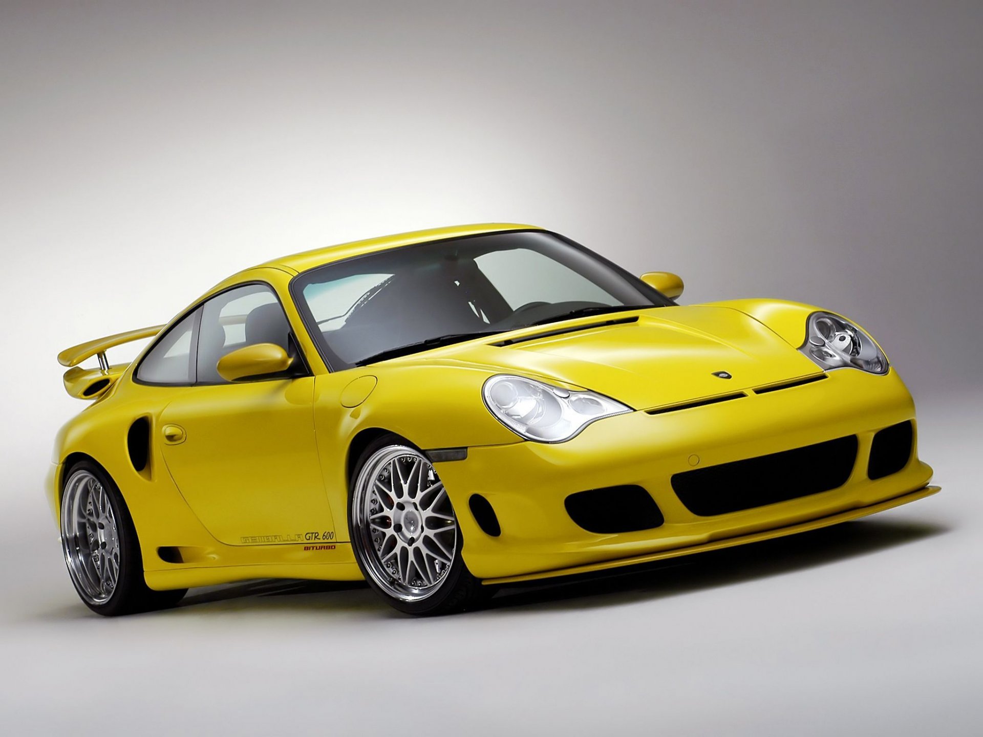 macchina 911 giallo