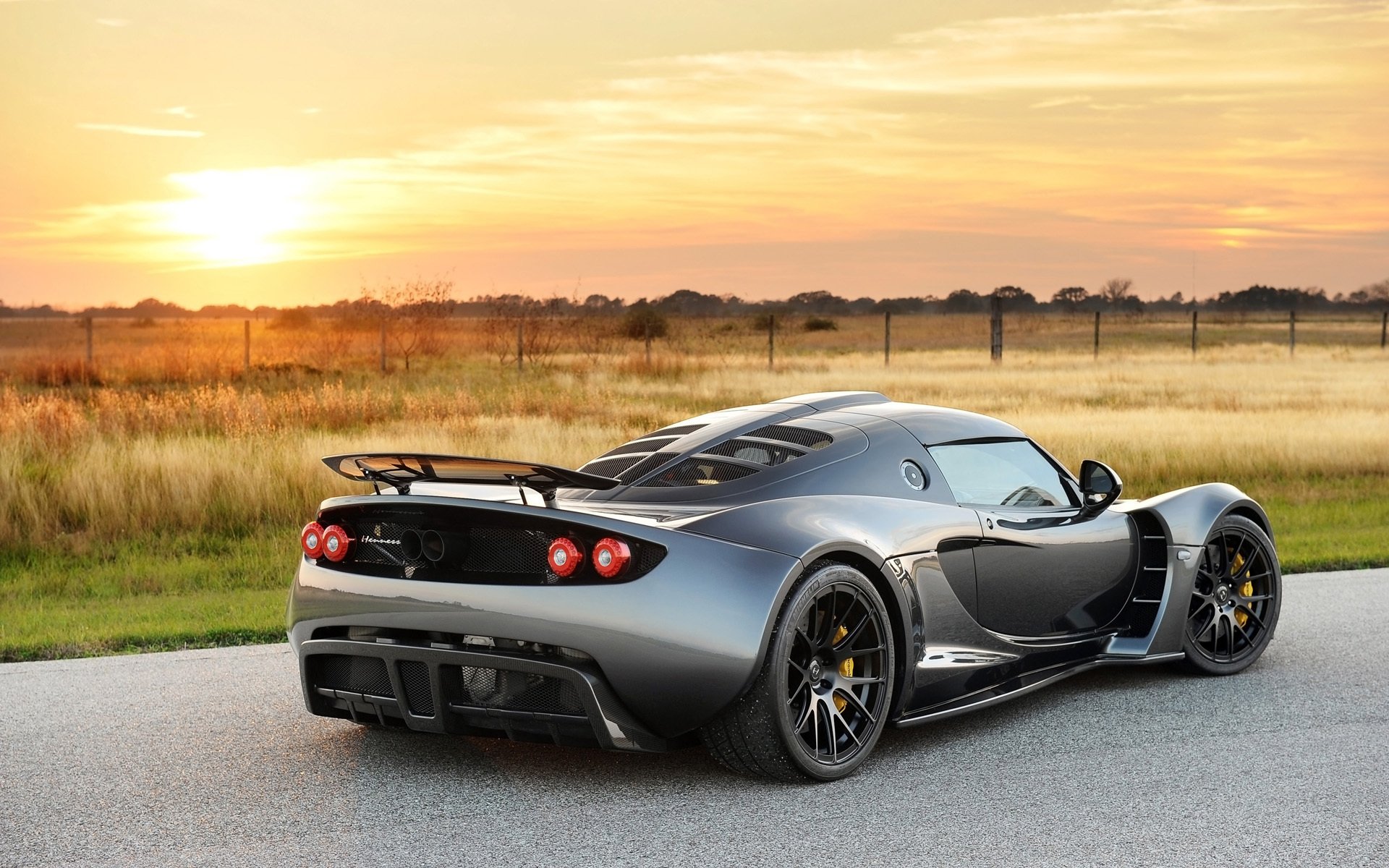 hennessey venom gt mroczny rycerz hennessey venom gt supersamochód widok z tyłu zachód słońca niebo