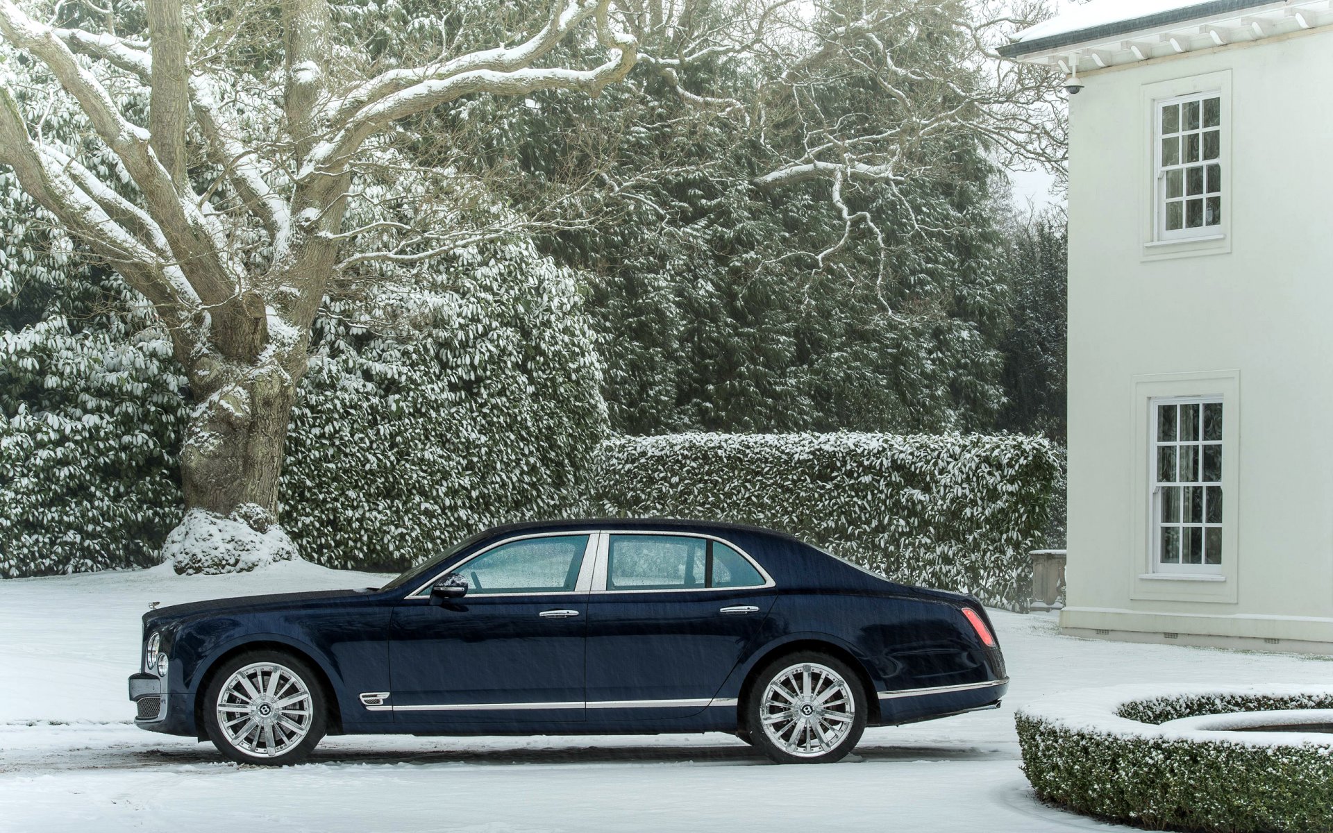 bentley mulsanne auto lusso neve nevicata inverno auto vista laterale blu berlina edificio