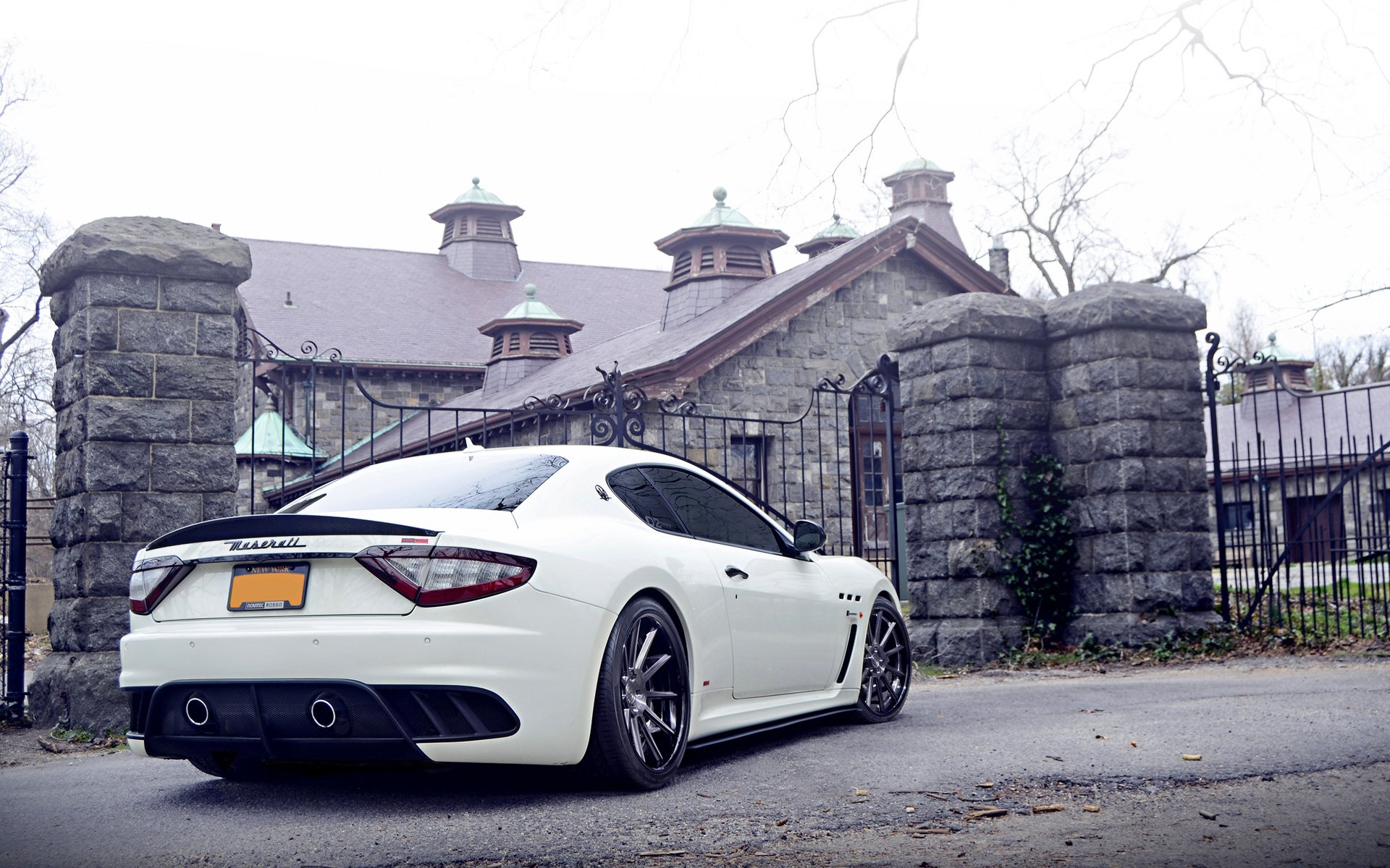 maserati granturismo tuning bianco strada