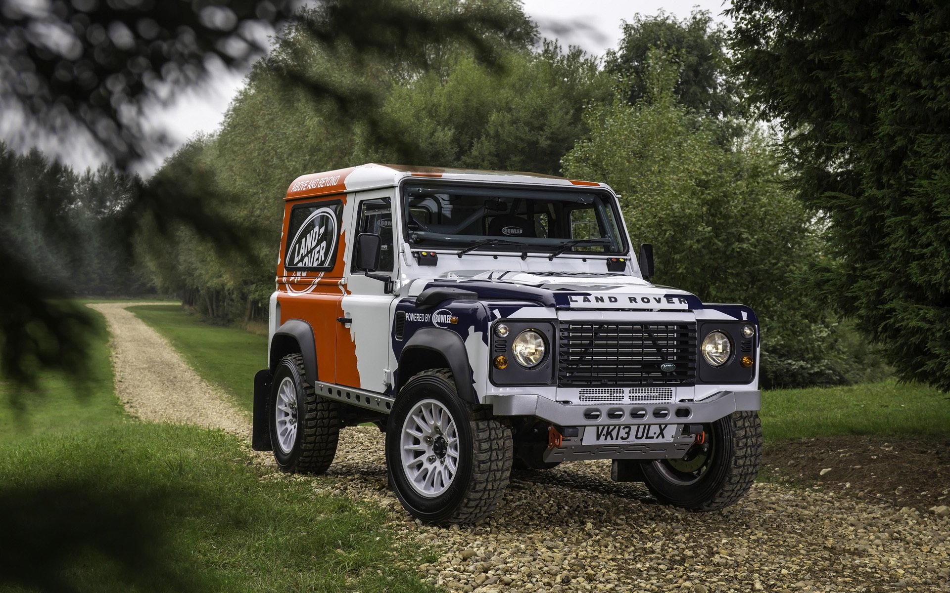 bowler land rover défenseur défi land rover defender avant arrière-plan