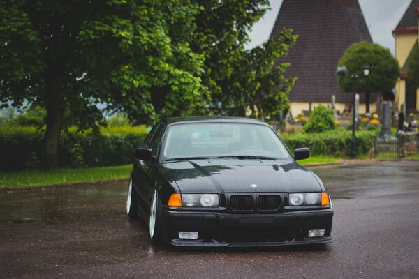 Schwarzer legendärer bmw e36 unter Privathaushalten