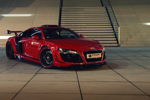 Rotes Auto audi r8 gt650