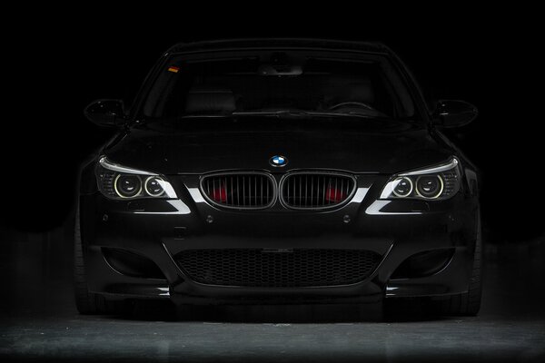 Noir BMW E60 vue avant