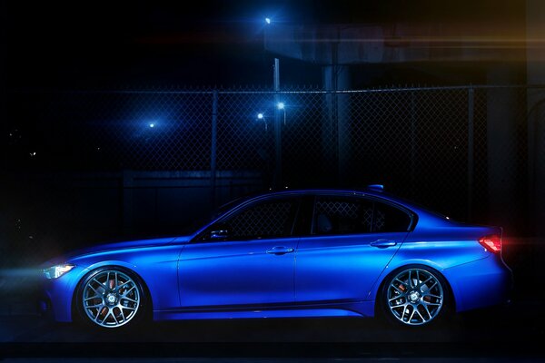 Foto BMW lato blu