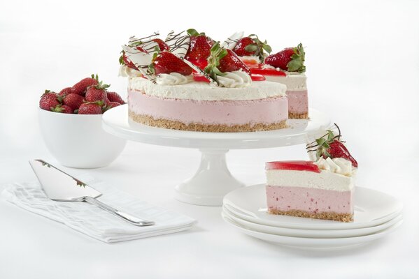 Un dessert appétissant aux fraises a l air séduisant