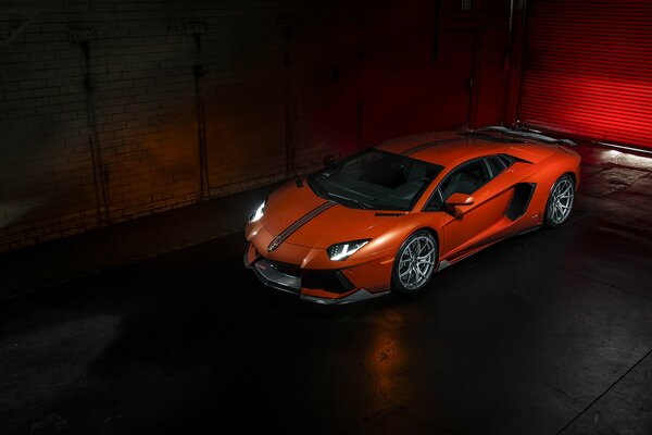 Классное Lamborghini Aventador вид спереди