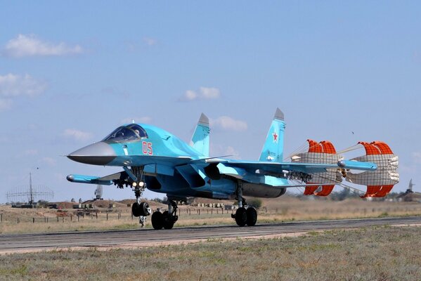 Landing of the SU-34 frontline bomber