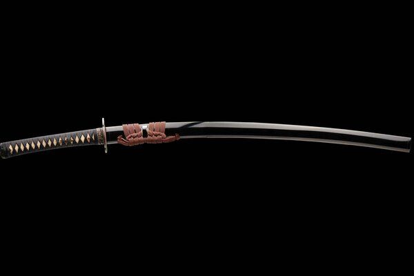 Elegante katana su sfondo nero