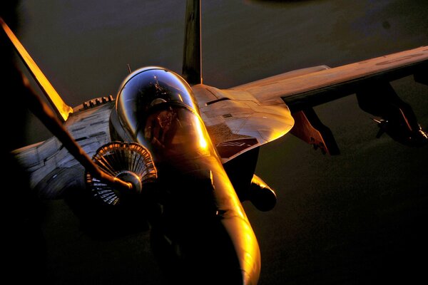 Refueling fa-18 aircraft in the air