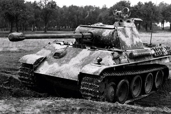 Tanks games in black and white