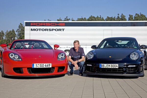 Comparison of two Porsches in a TV program