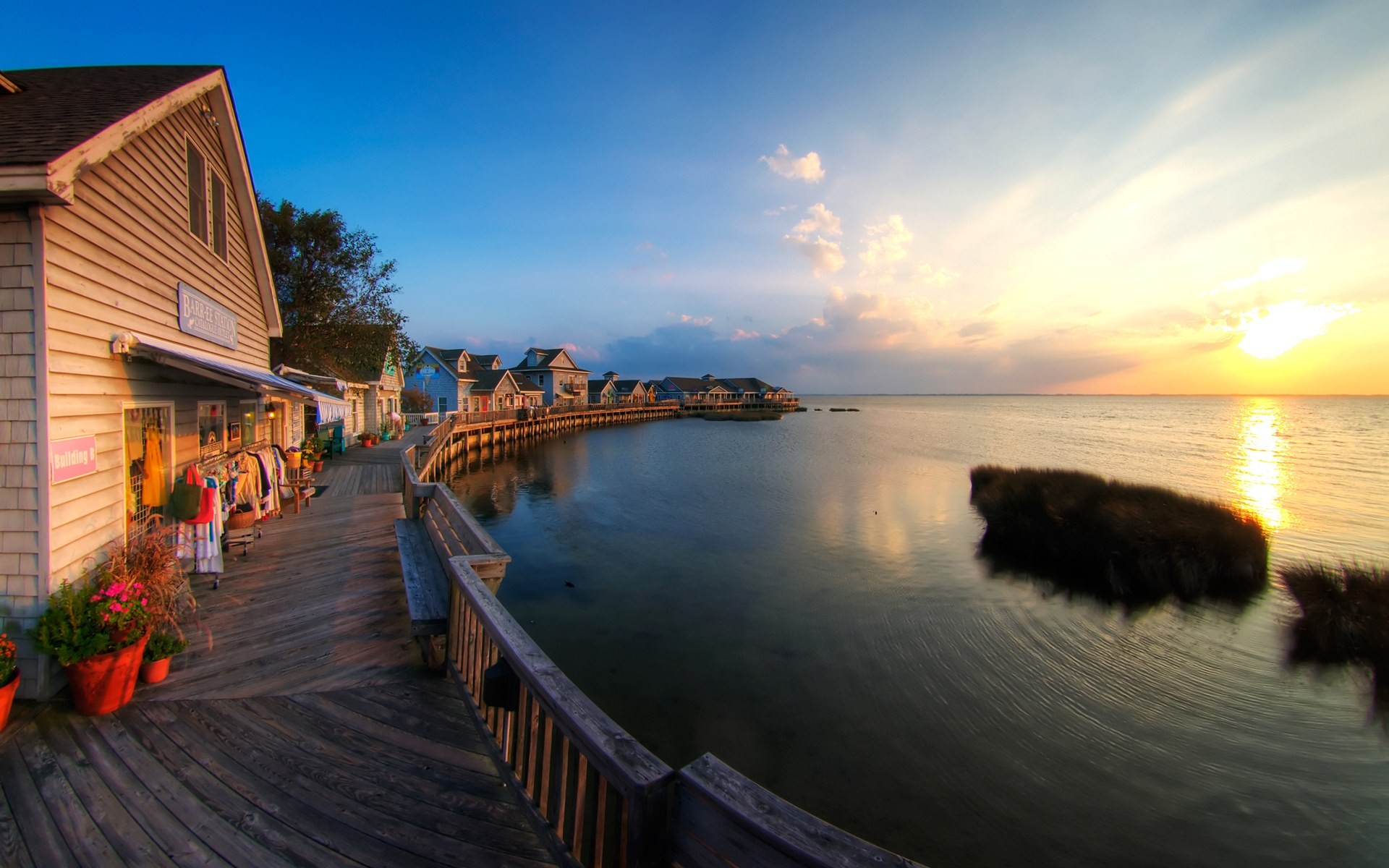 puesta de sol lago cabañas