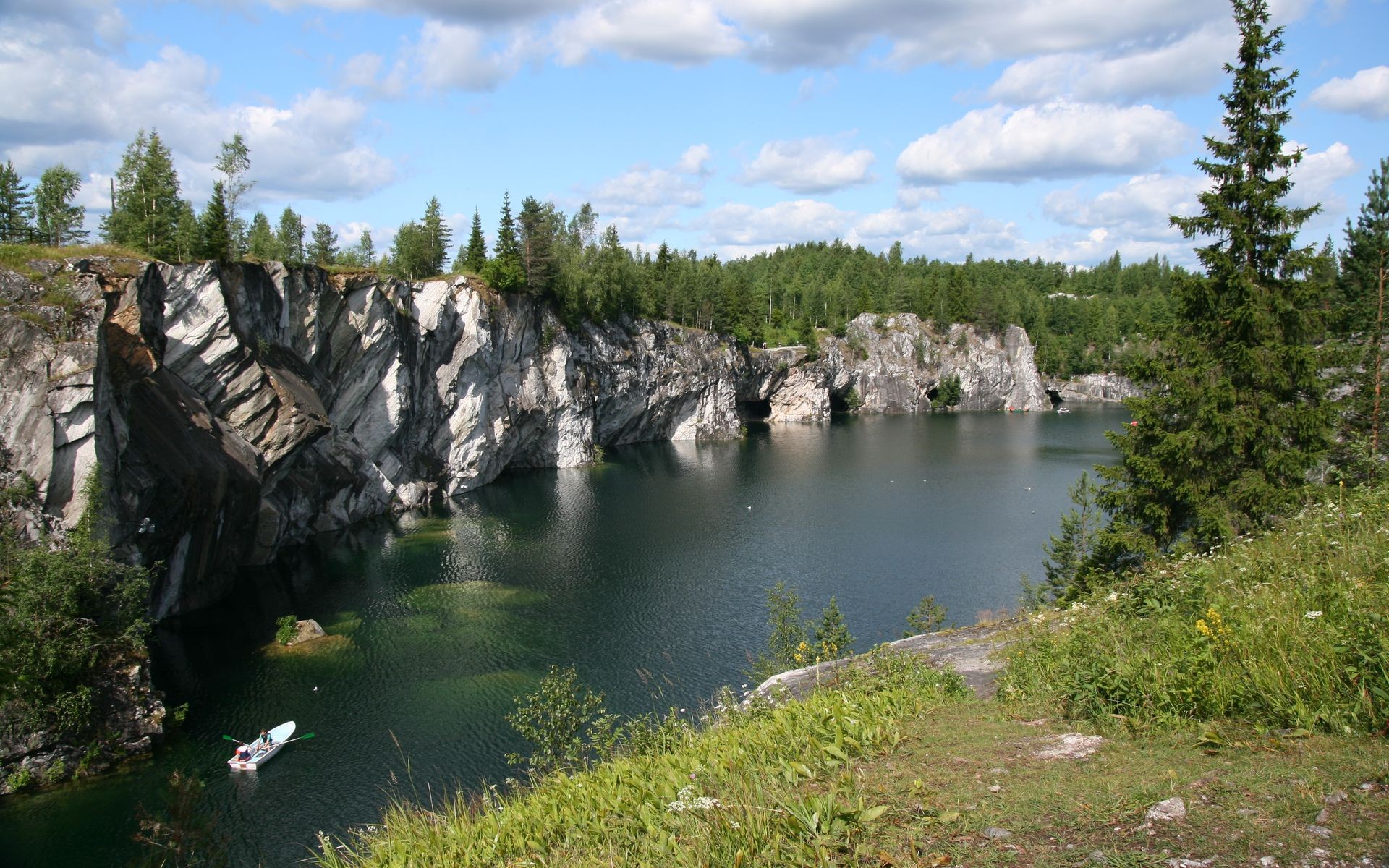 río rocas acantilado