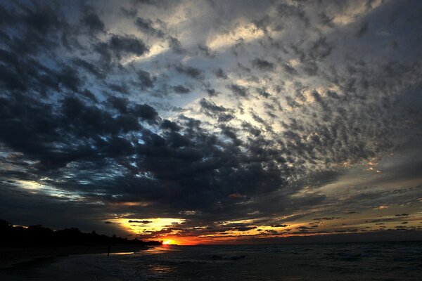 Puesta de sol nube noche ha llegado