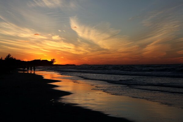 Sunset in the evening tide sea