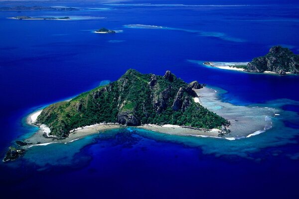 Îles dans l océan bleu